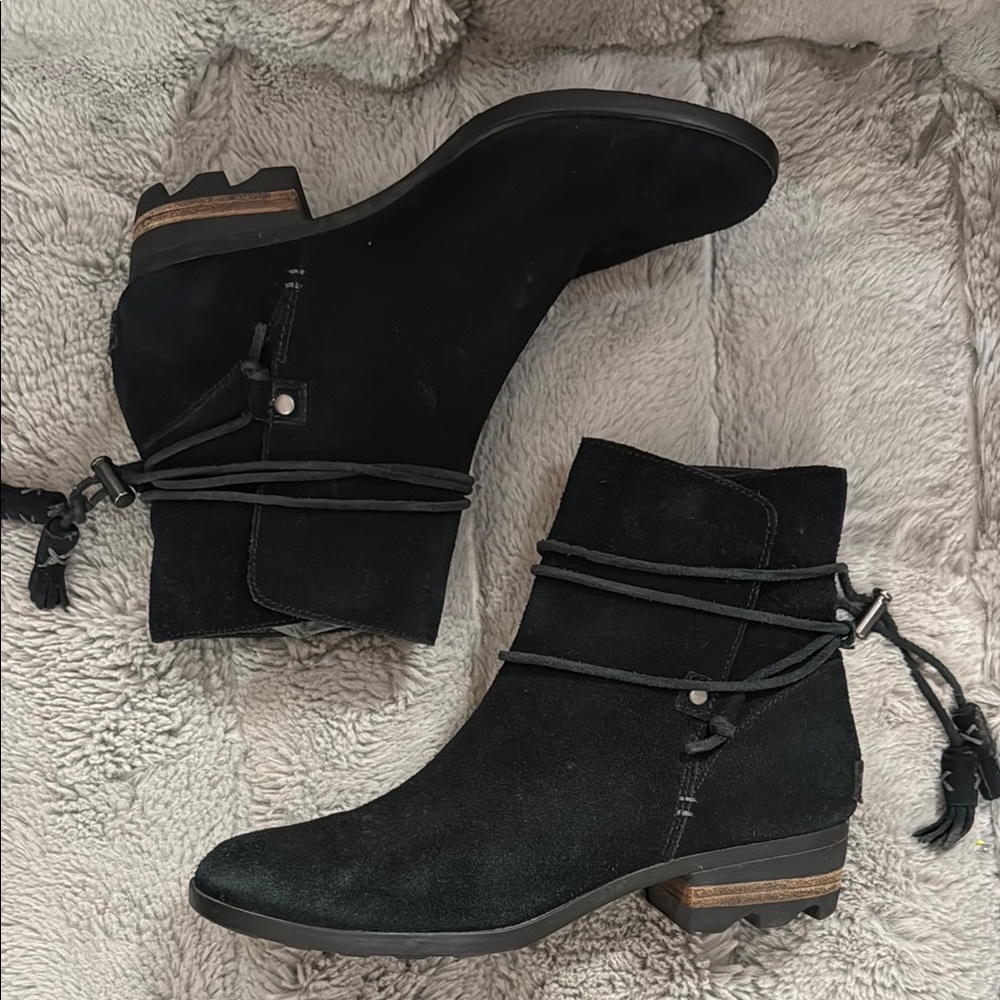 Sorel ankle boots 🖤